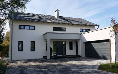 Modernes Einfamilienhaus mit großer Glasfront 5