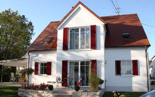 Schwäbisches Landhaus mit Gesims 3