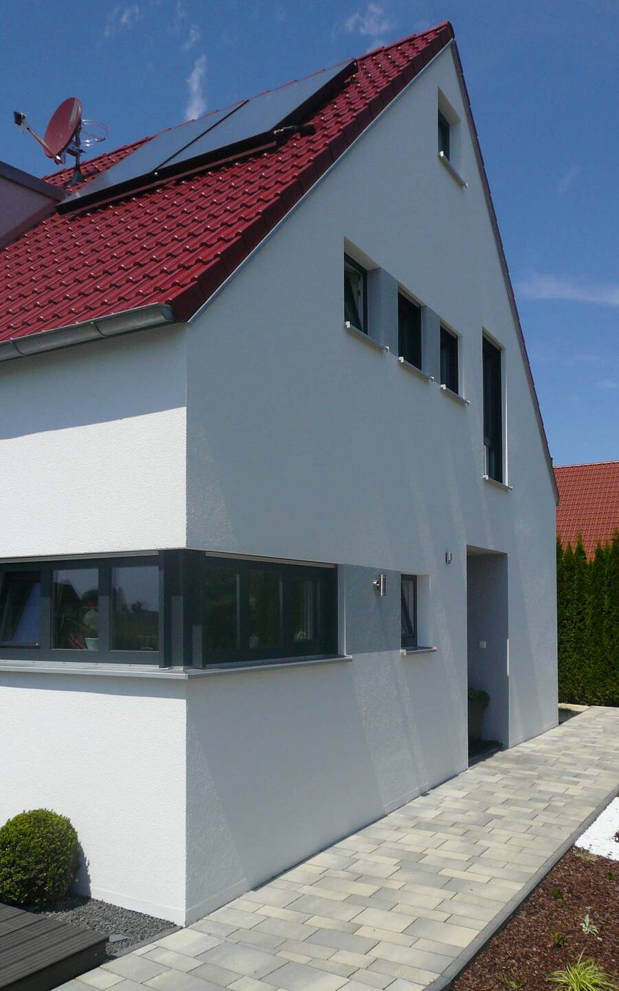 Klassisches Satteldach-Haus modern interpretiert | mkm traumhäuser