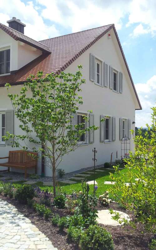 Landhaus mit Giebel und Balkon 5